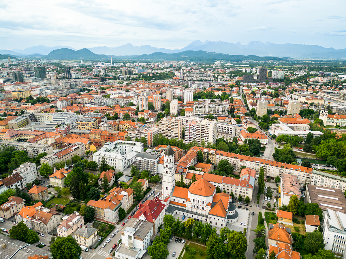 Ljubljana Slovenia - Beautiful capital city with baroque architecture and Ljubljana Castle